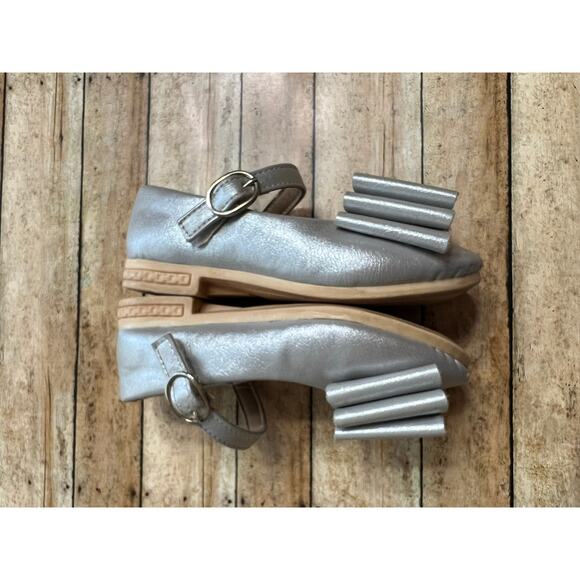 Pipperdoodles Silver Bow Shoes Toddler Size 28 (US 9) - Picture 3 of 7